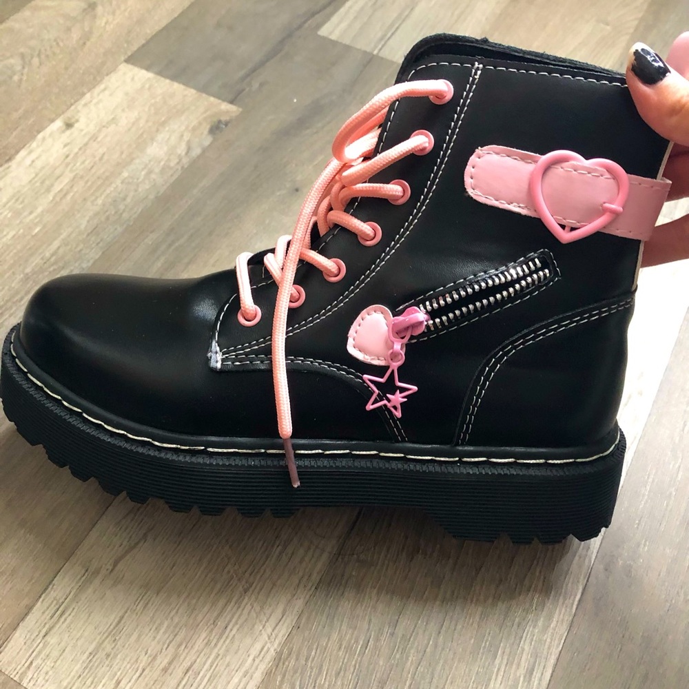 Cute boots!